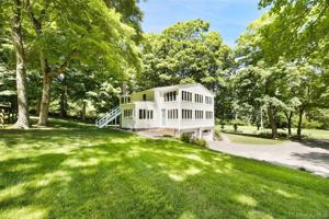 featured image of 4 Quaker Rd #B