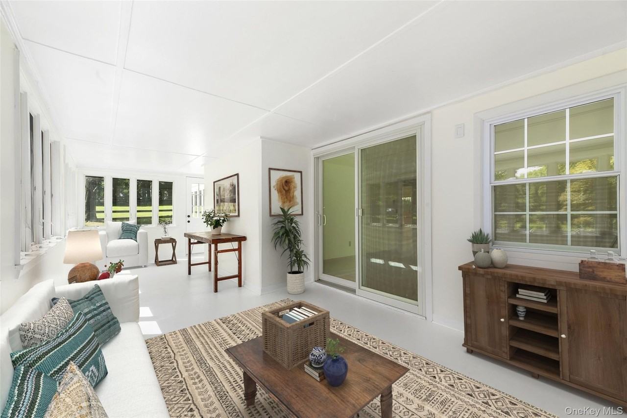 4 Quaker Rd Unit A - Photo 3 of 13