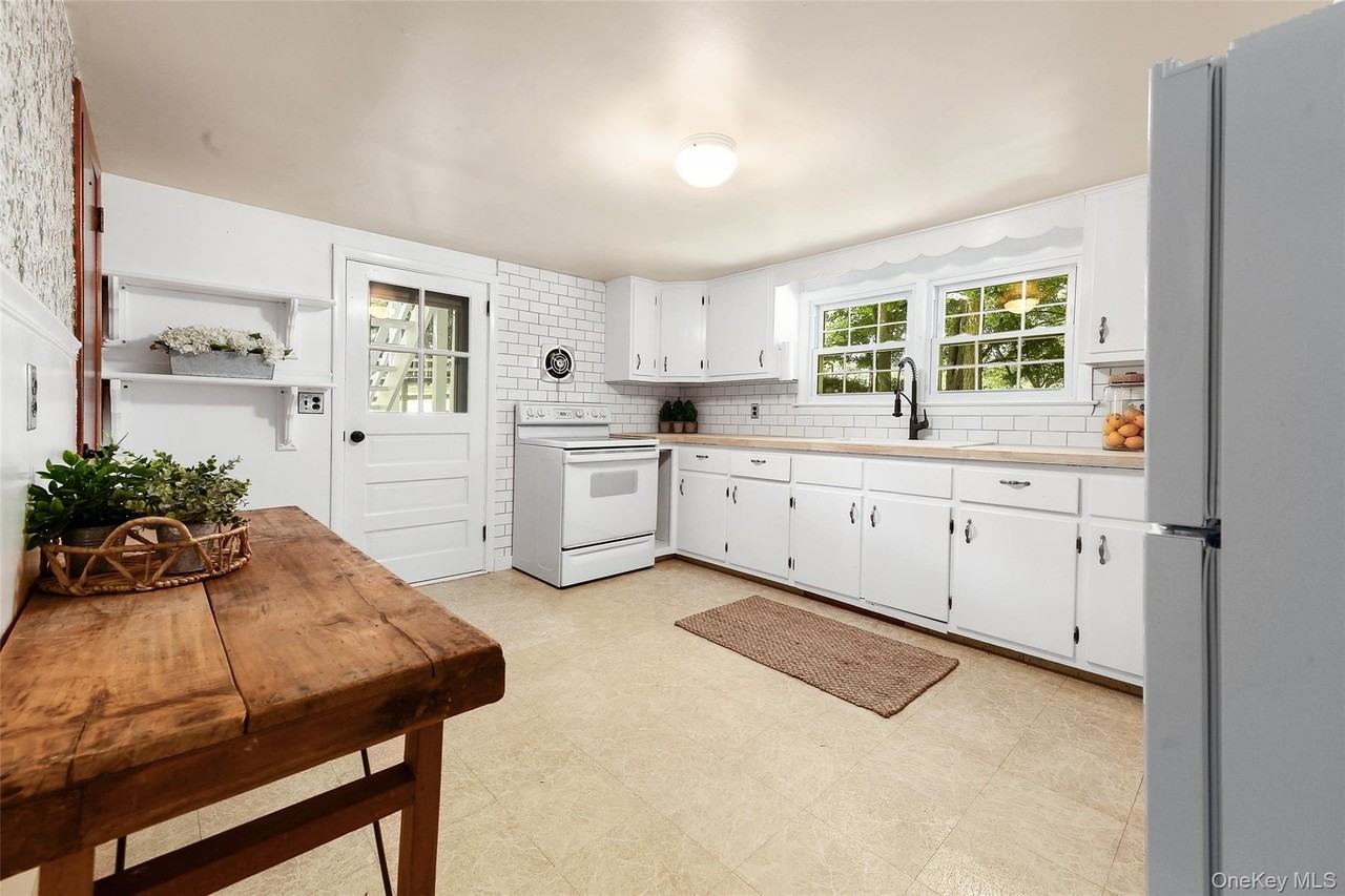 4 Quaker Rd Unit A - Photo 5 of 13