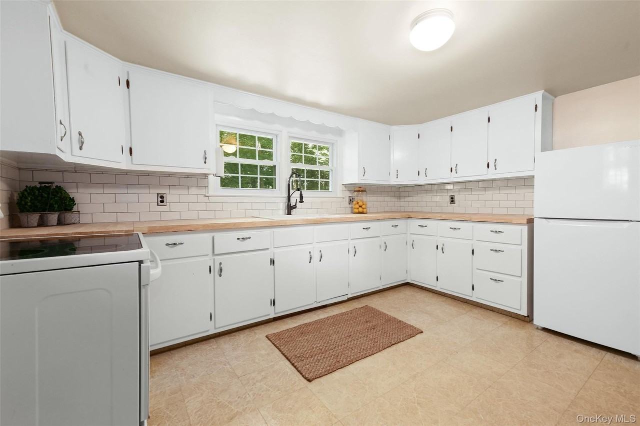 4 Quaker Rd Unit A - Photo 6 of 13