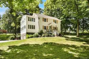 featured image of 4 Quaker Rd #B