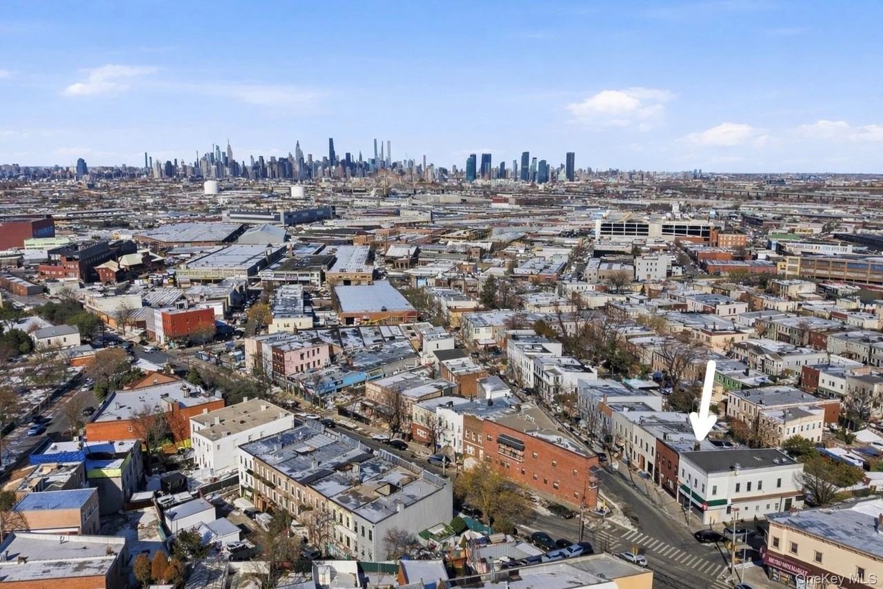 6089 54th St 2nd Fl - Photo 3 of 10