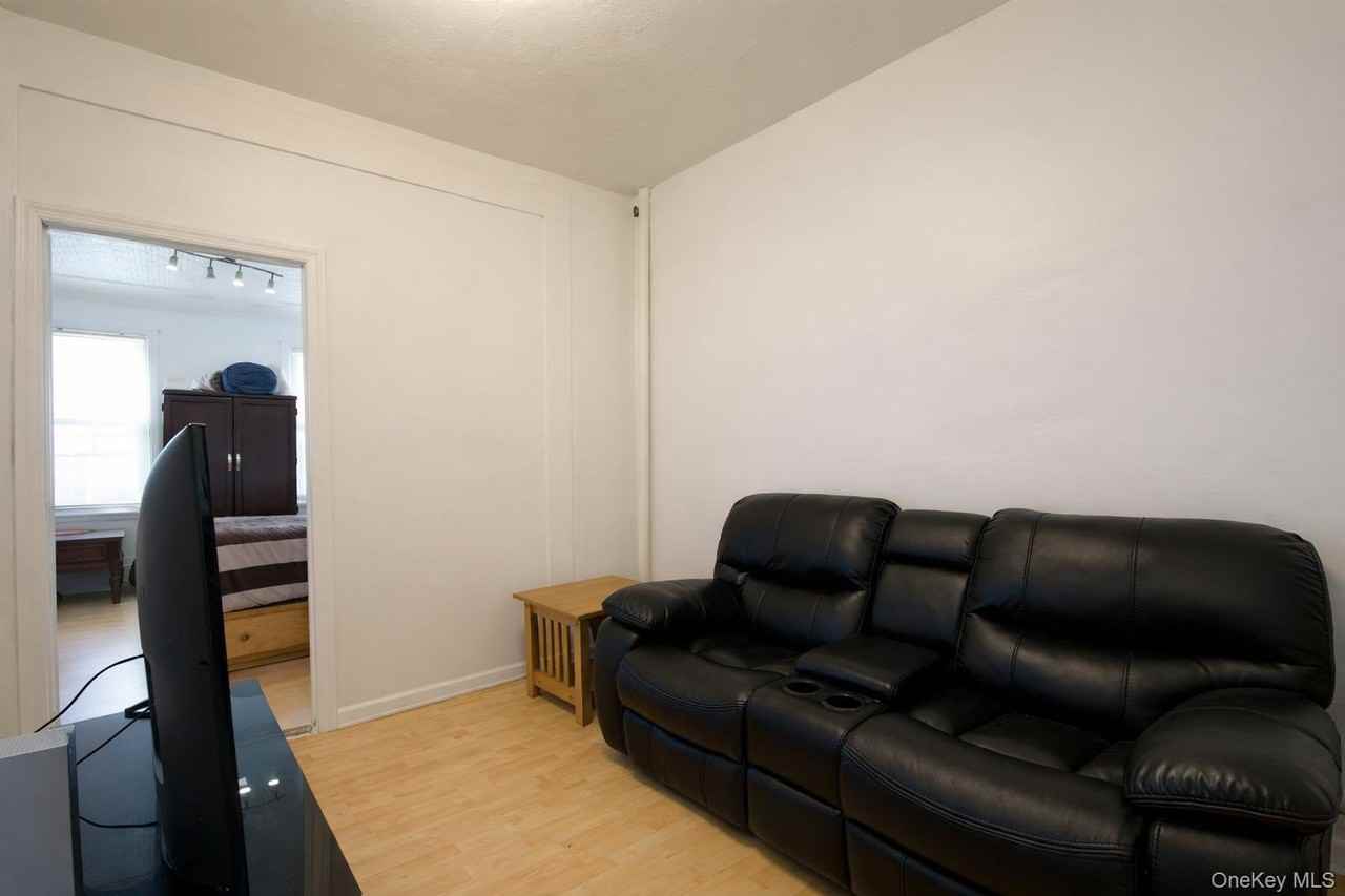 6089 54th St 2nd Fl - Photo 7 of 10