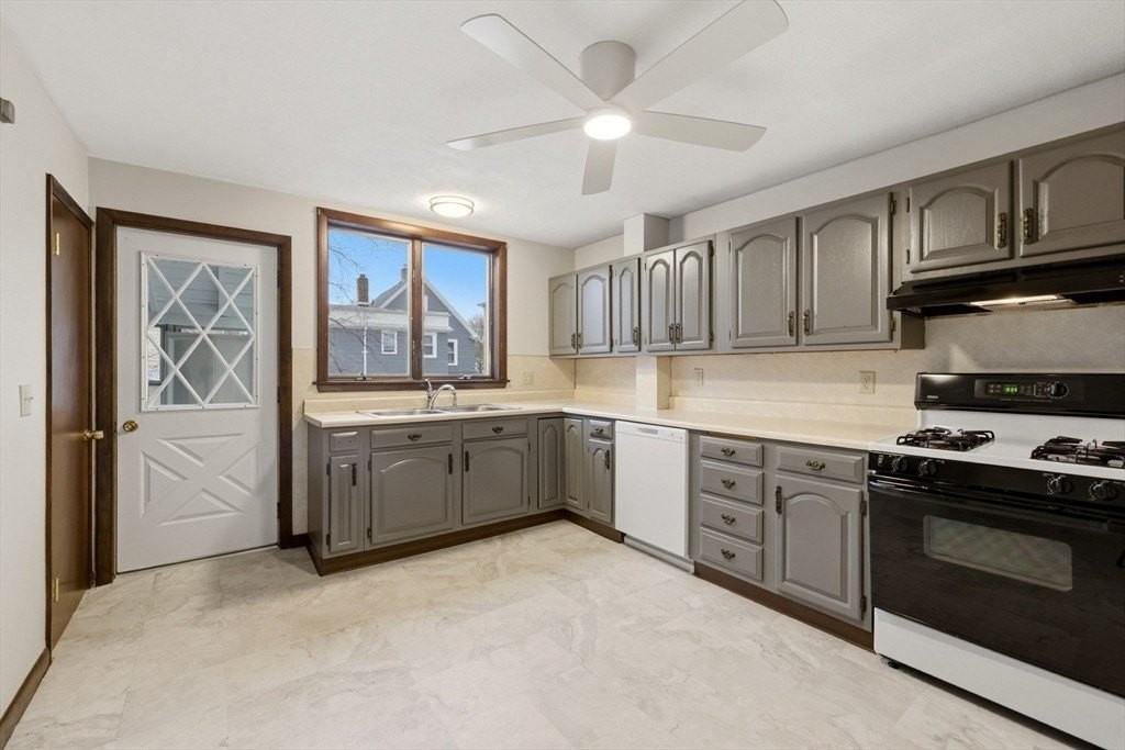 54 Thomas St Unit 2 - Photo 3 of 14