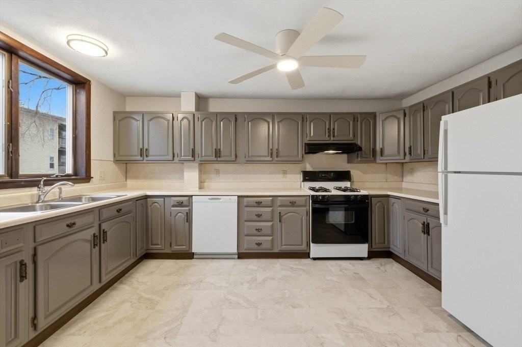 54 Thomas St Unit 2 - Photo 4 of 14