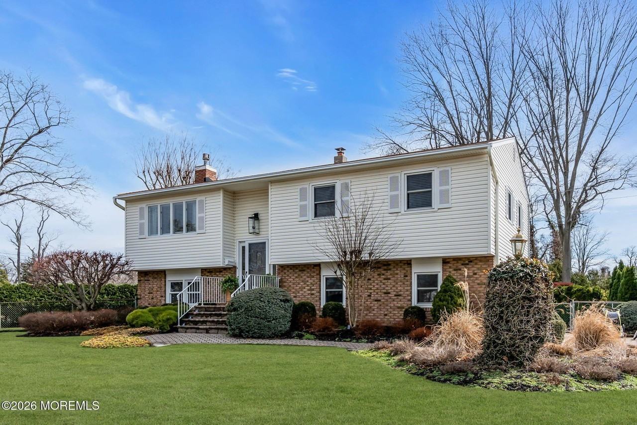 2412 Homestead Ave - Photo 2 of 44