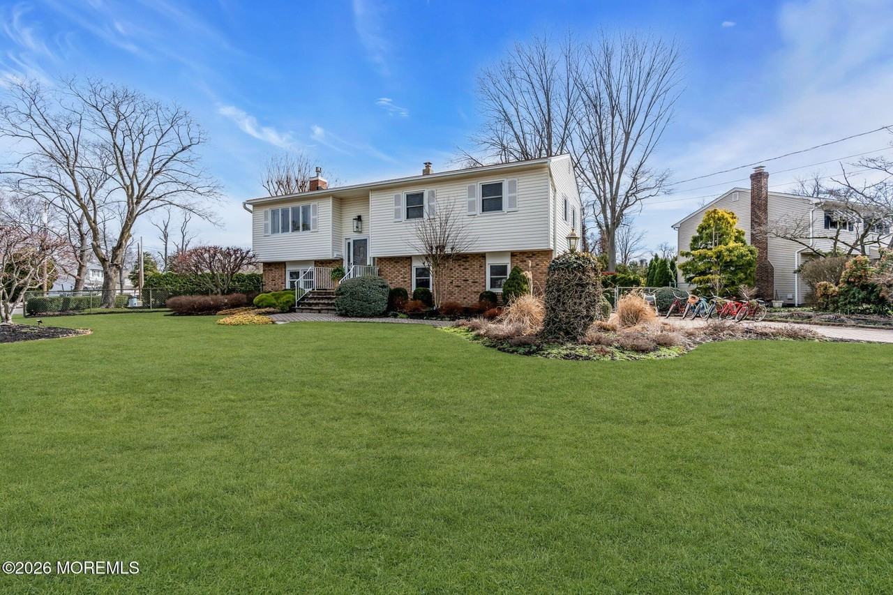 2412 Homestead Ave - Photo 3 of 44