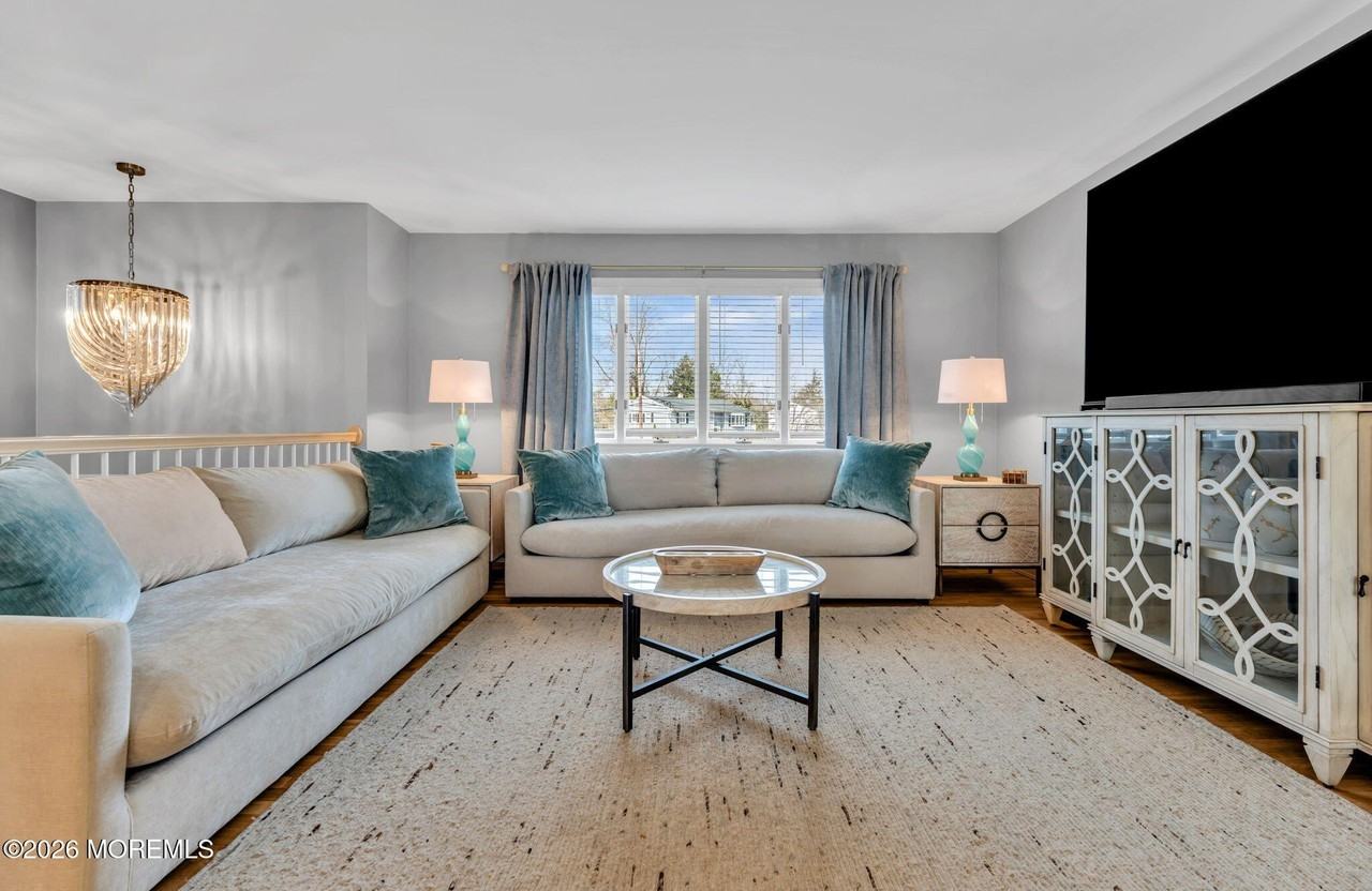 2412 Homestead Ave - Photo 5 of 44