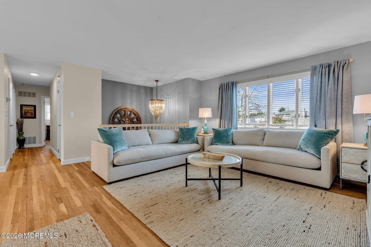 2412 Homestead Ave - Photo 6 of 44