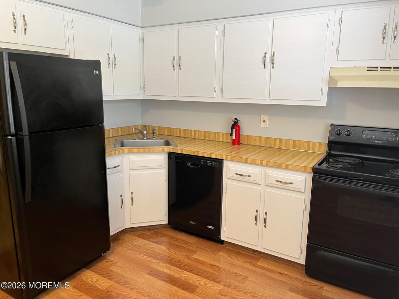 1508 Silver Ct - Photo 4 of 9