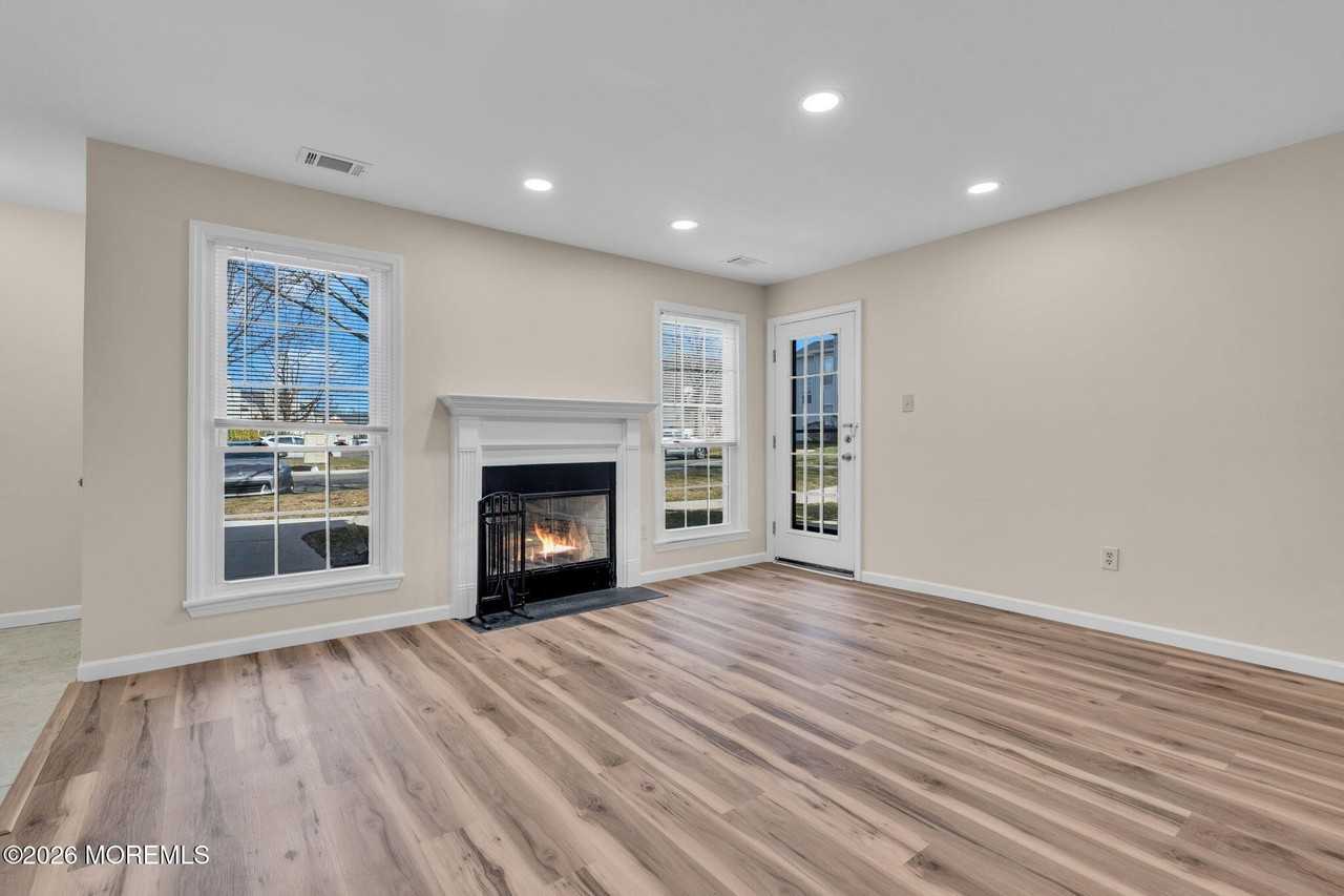 435 Hancock Pl - Photo 3 of 16