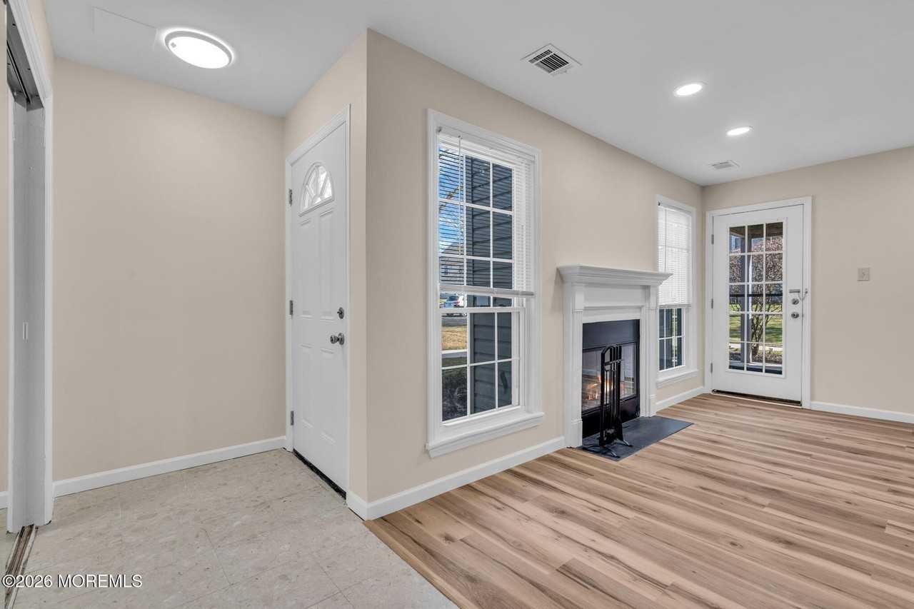 435 Hancock Pl - Photo 5 of 16