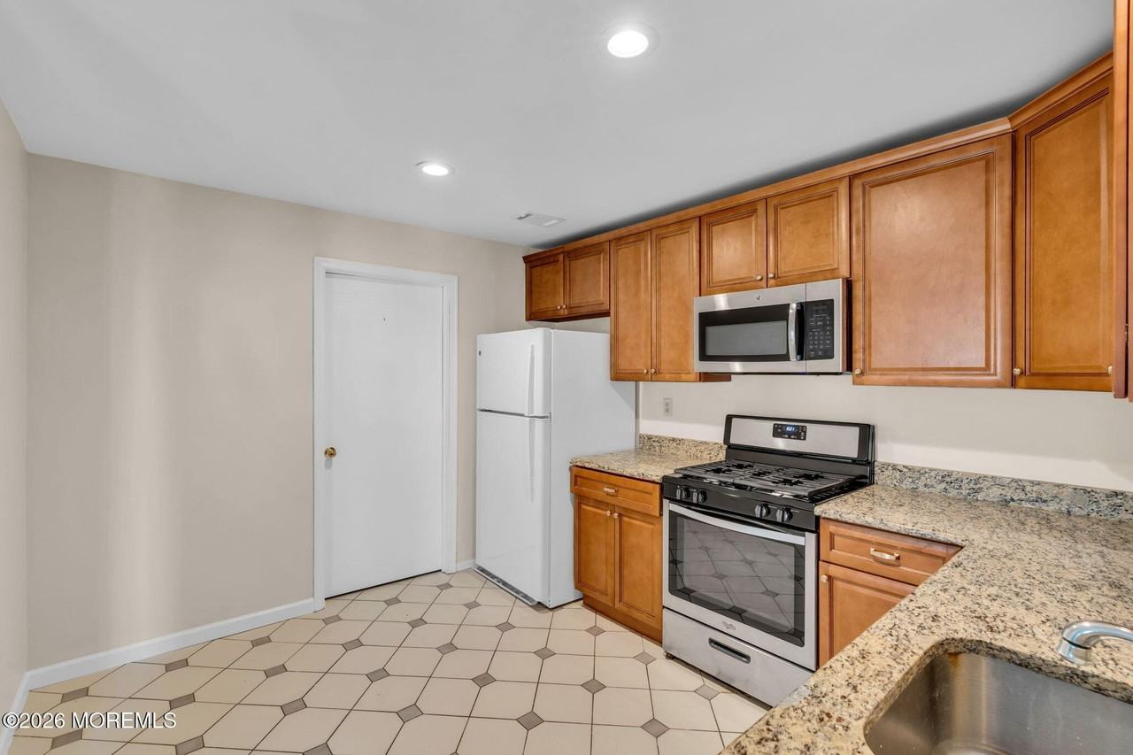 435 Hancock Pl - Photo 7 of 16