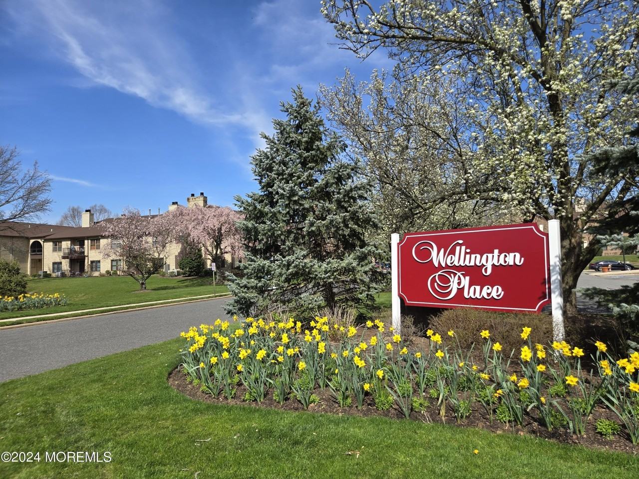 912 Wellington Pl - Photo 2 of 29