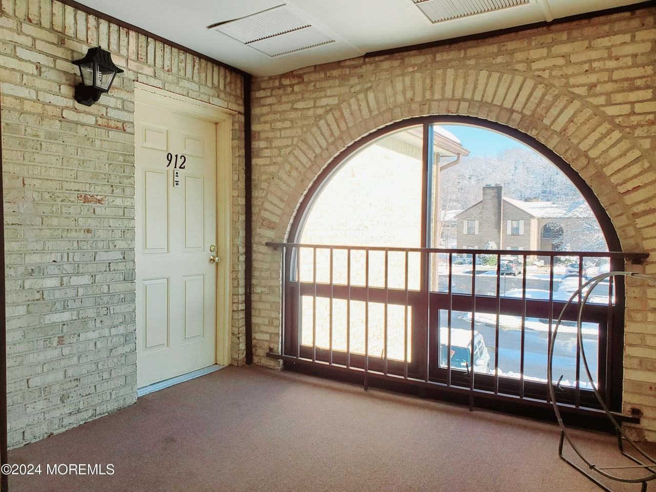 912 Wellington Pl - Photo 4 of 29