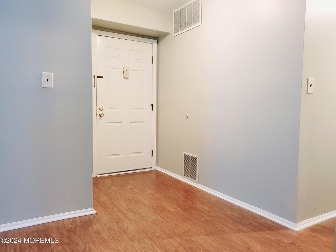 912 Wellington Pl - Photo 6 of 29