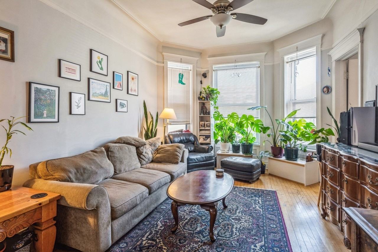 3140 N Kenmore Ave Apt 3 - Photo 2 of 11