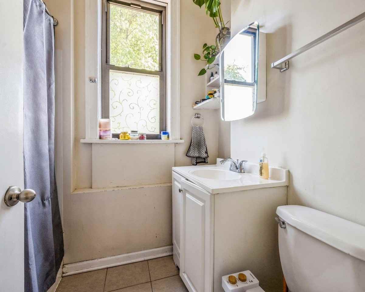 3140 N Kenmore Ave Apt 3 - Photo 6 of 11