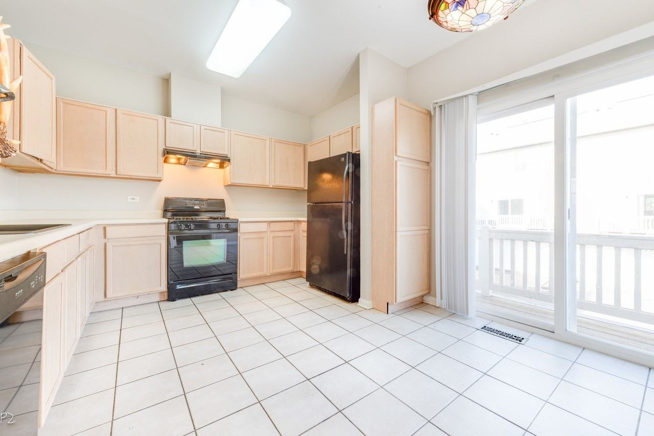 3377 Ravinia Cir - Photo 2 of 22