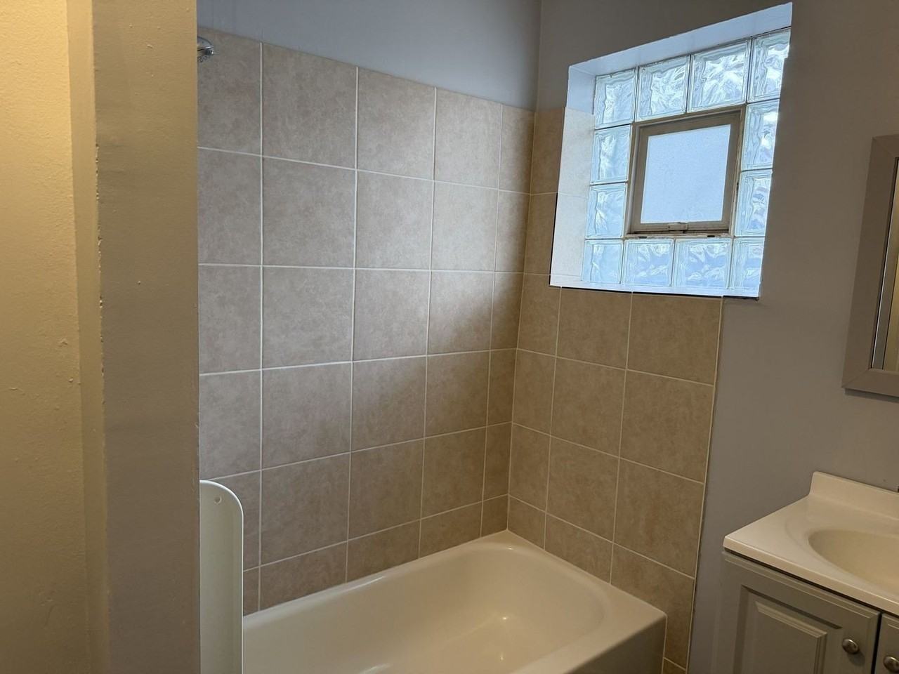 10800 S Hoxie Ave Apt 2f - Photo 7 of 11