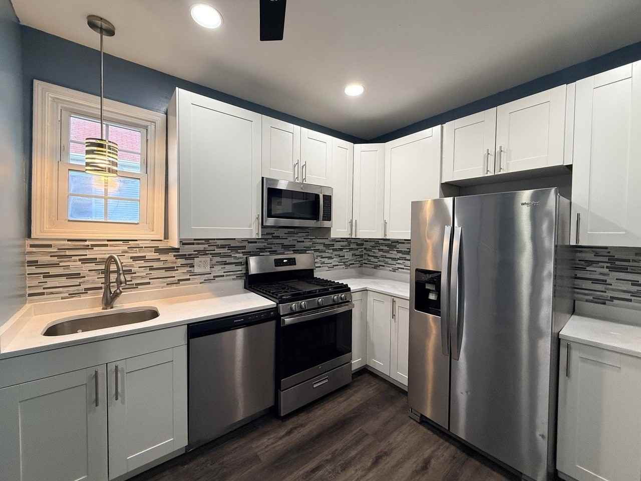 1622 W Berwyn Ave Apt 2 - Photo 5 of 11