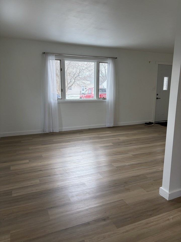 310 Prairie St - Photo 2 of 9