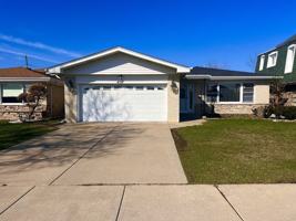 featured image of 4716 N Thatcher Ave