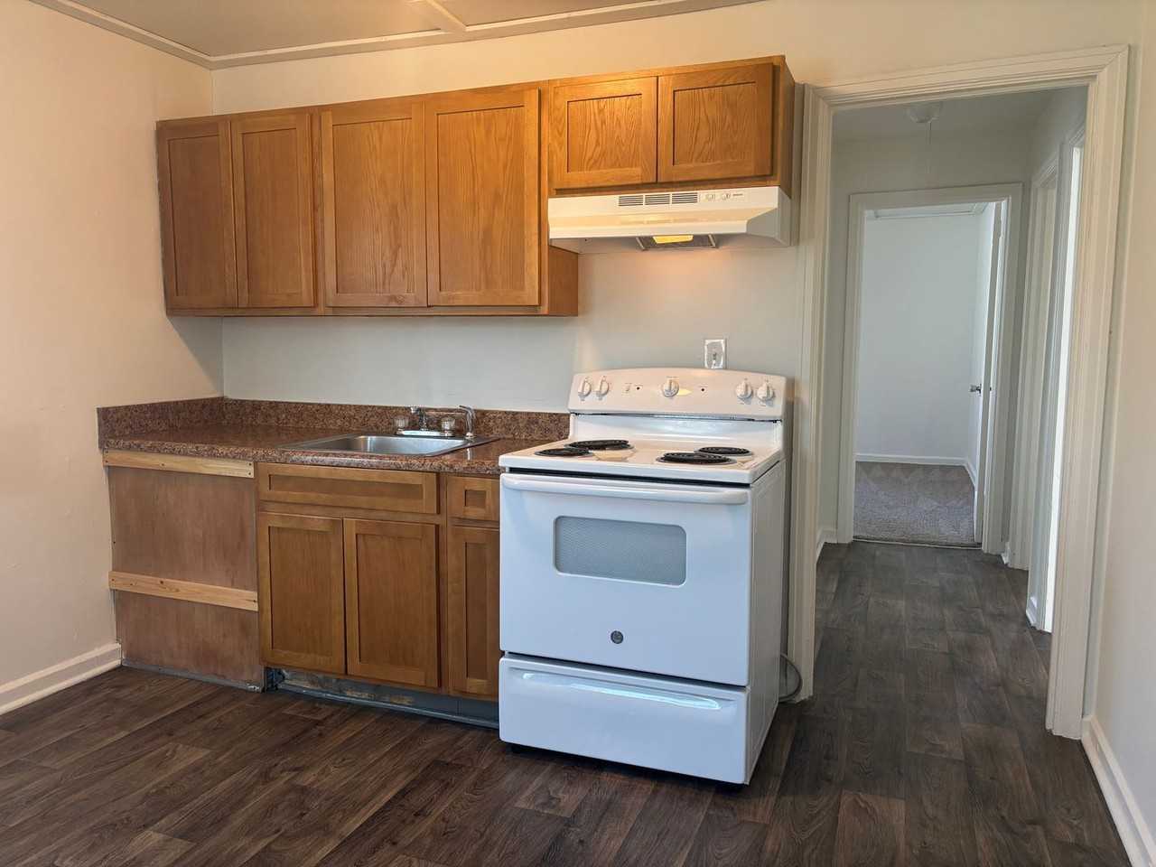 1512 Sloan St - Photo 6 of 14