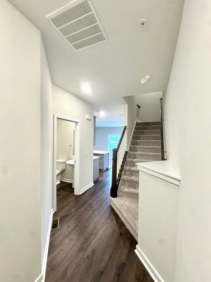 7512 Clayton Ave - Photo 2 of 34