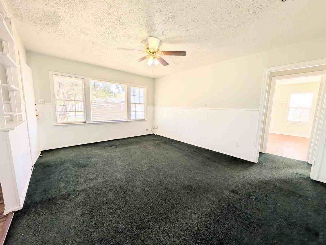 2823 33rd St - Photo 2 of 9