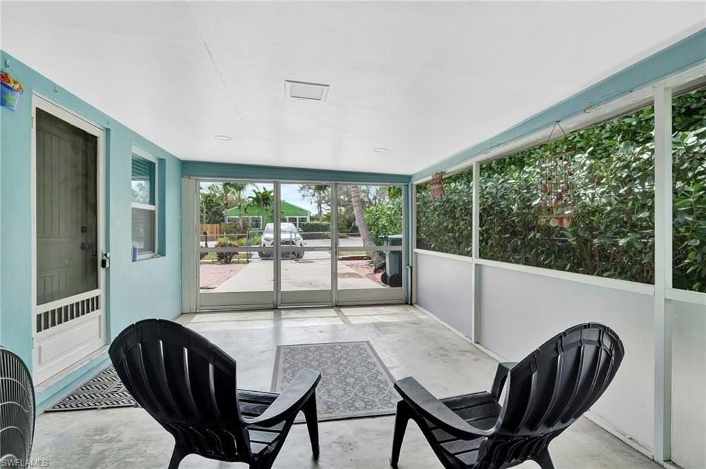 1009 Ridge St - Photo 4 of 30