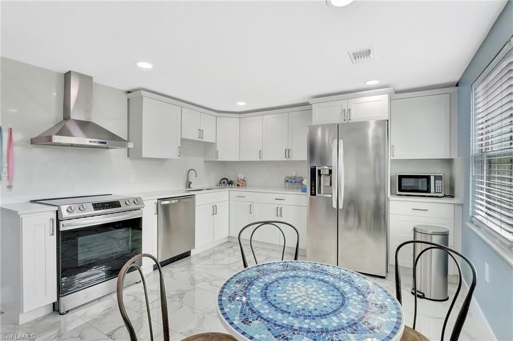 1009 Ridge St - Photo 6 of 30