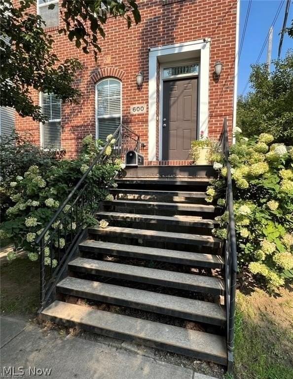 600 Literary Rd Unit Up - Photo 2 of 15