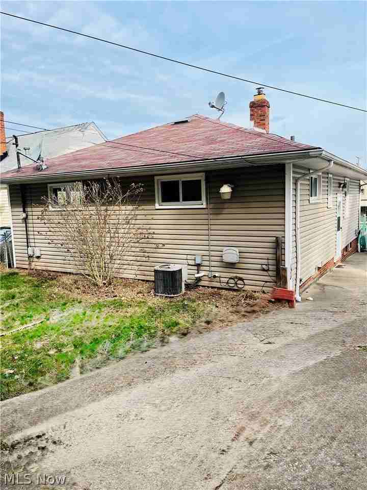 3023 Torrington Ave - Photo 2 of 17