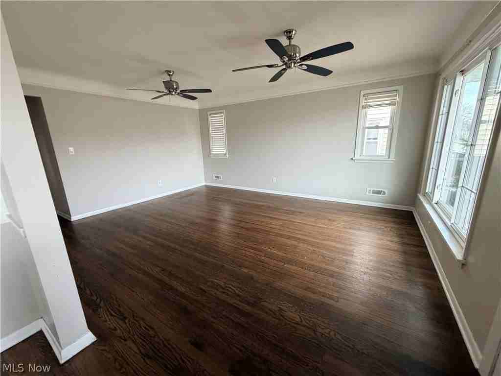 3023 Torrington Ave - Photo 4 of 17