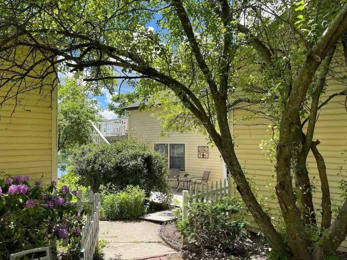 172 Northwest St #C - Photo 3 of 11