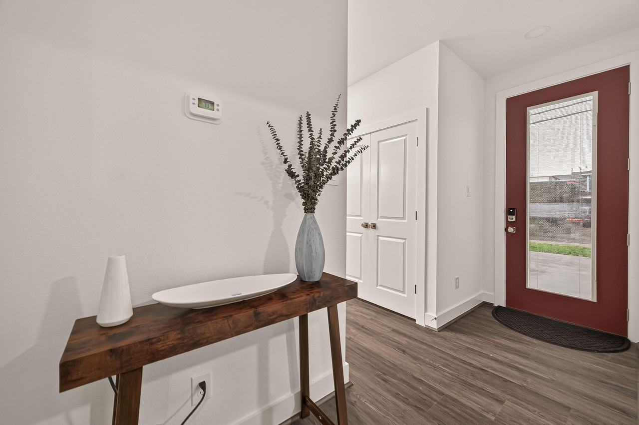 Avenue S - Photo 3 of 30