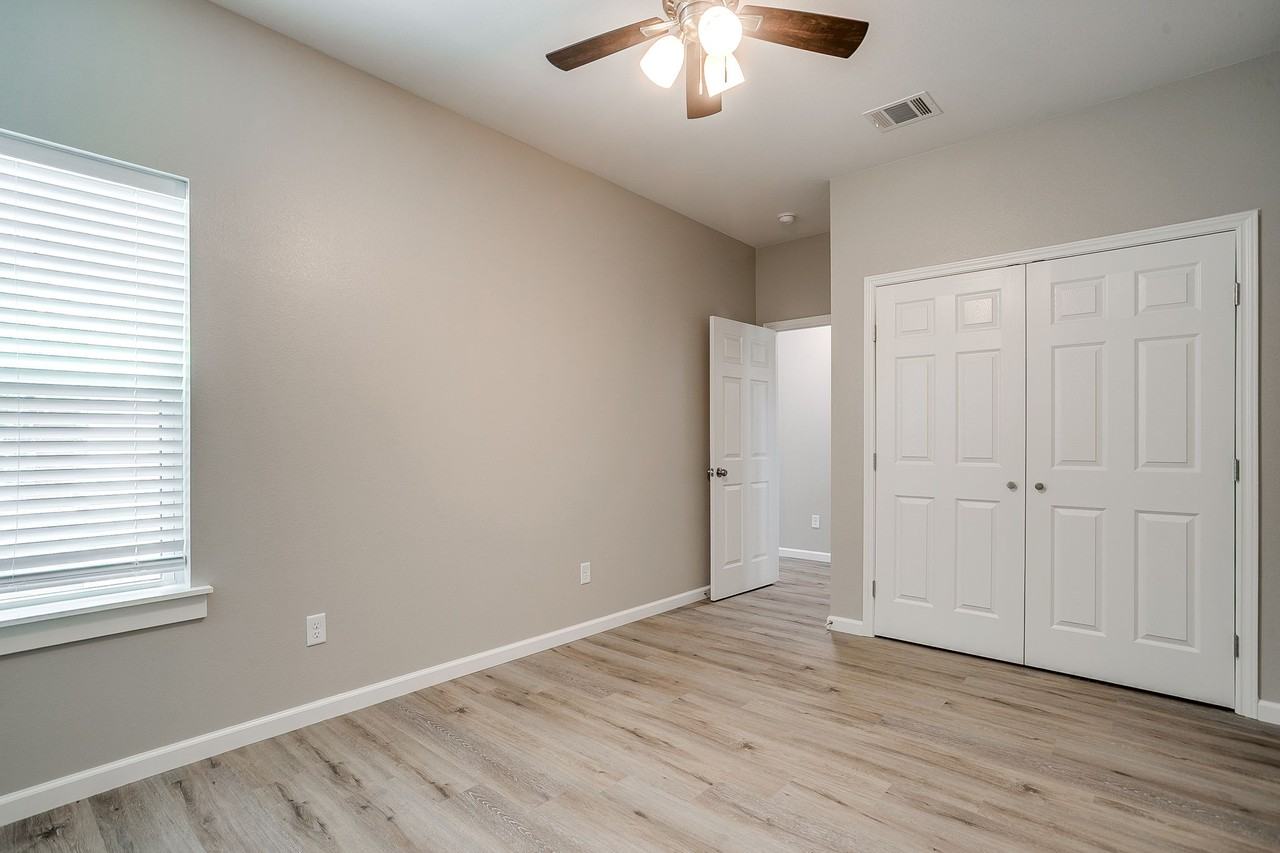 133 Winners Circle #1101 - Photo 7 of 8