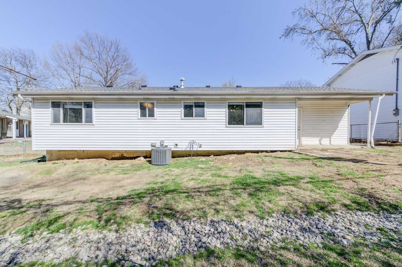 2309 Ida Dr - Photo 3 of 18