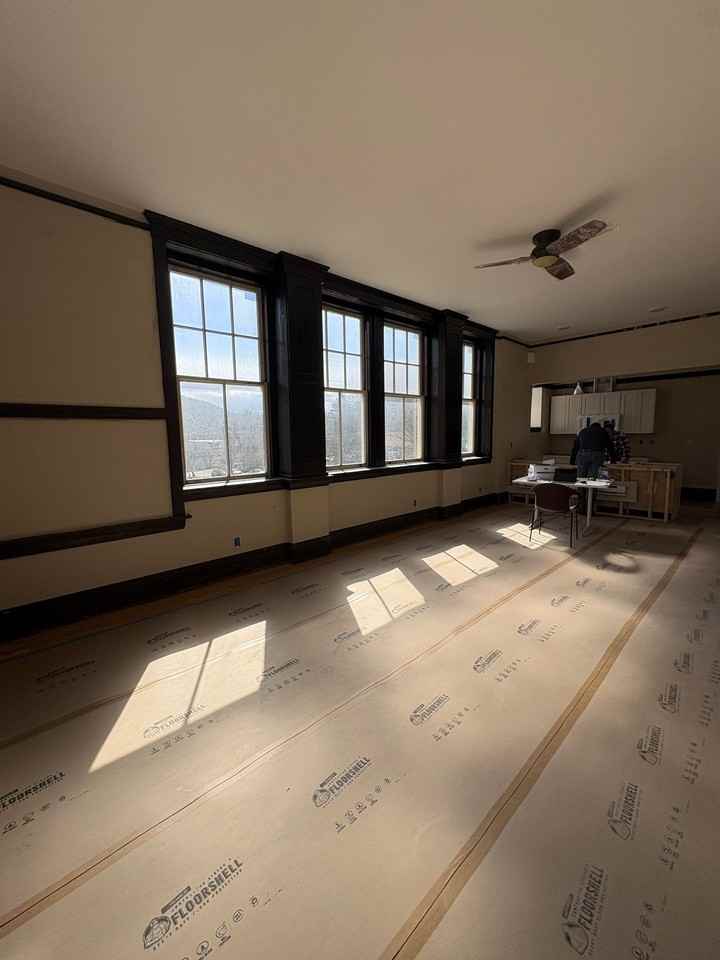 207 Pleasant St - Photo 3 of 8