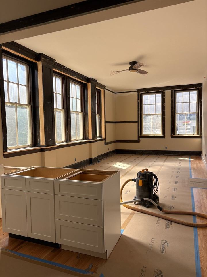 207 Pleasant St - Photo 6 of 8