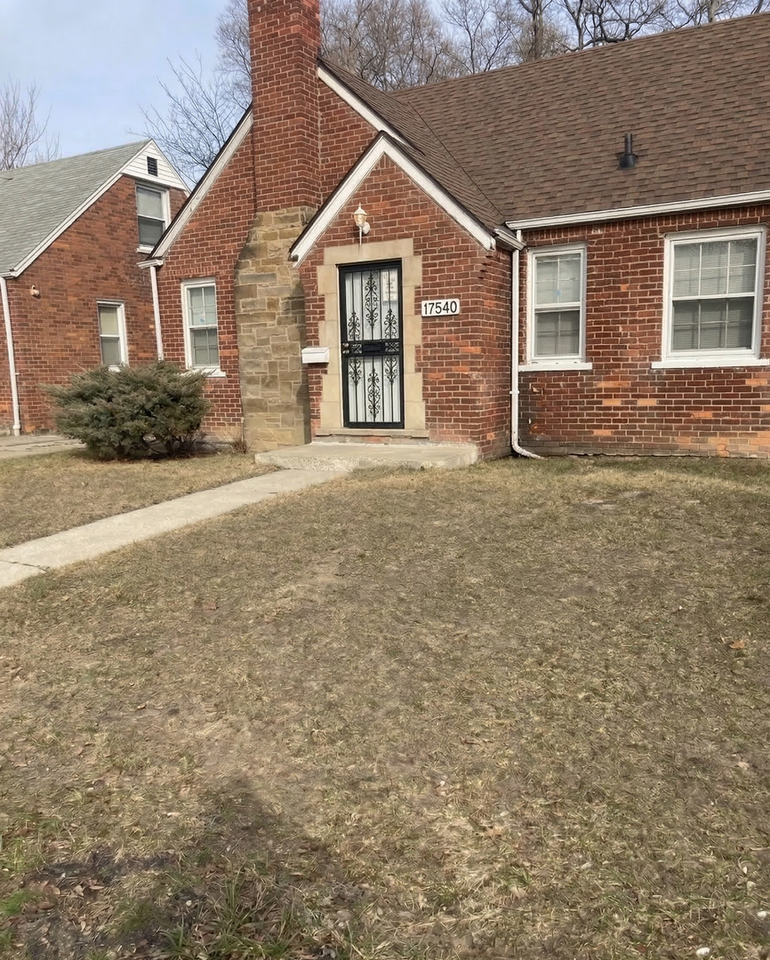 17540 Pinehurst St - Photo 7 of 7