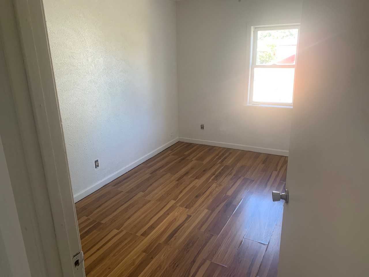 4010 K Dr S #B - Photo 3 of 5