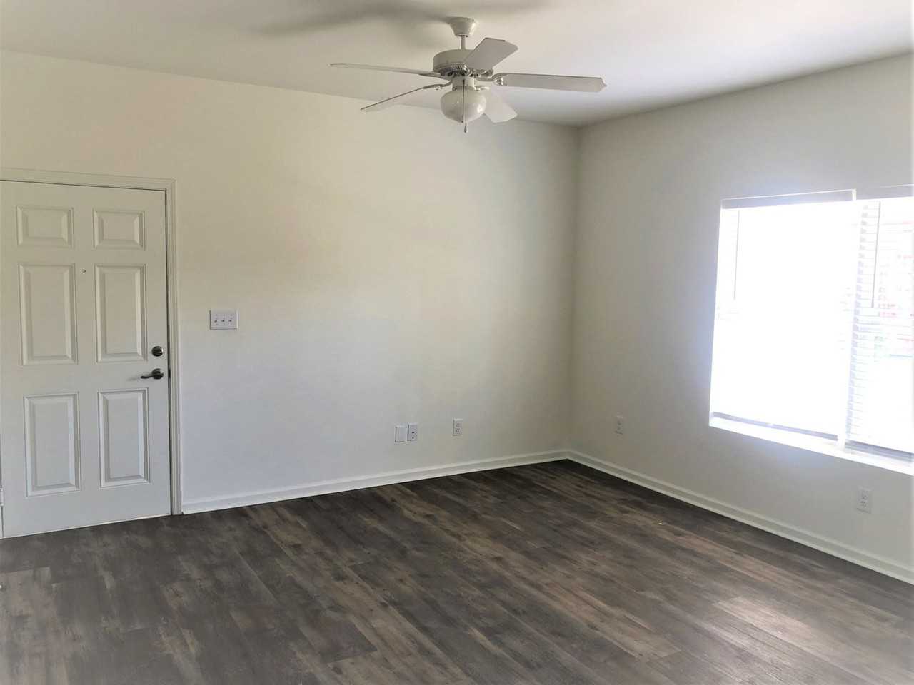 1701 E 1st St - Photo 5 of 39