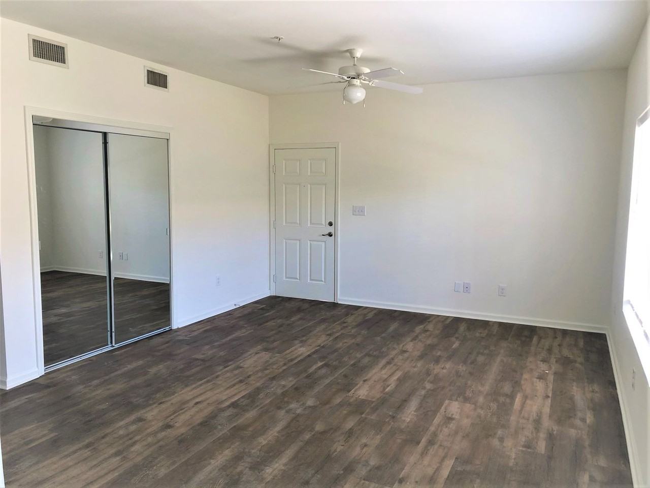 1701 E 1st St - Photo 6 of 39