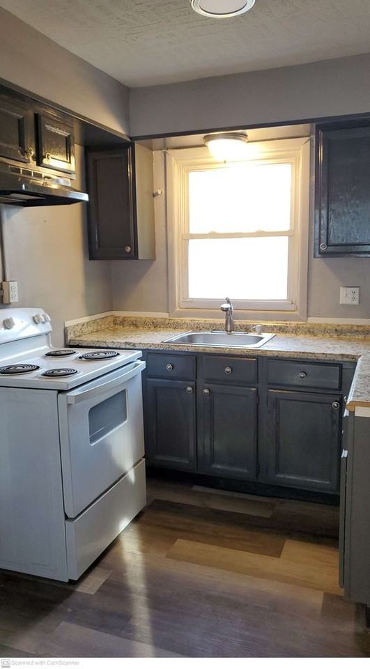 118 Medford St - Photo 7 of 17