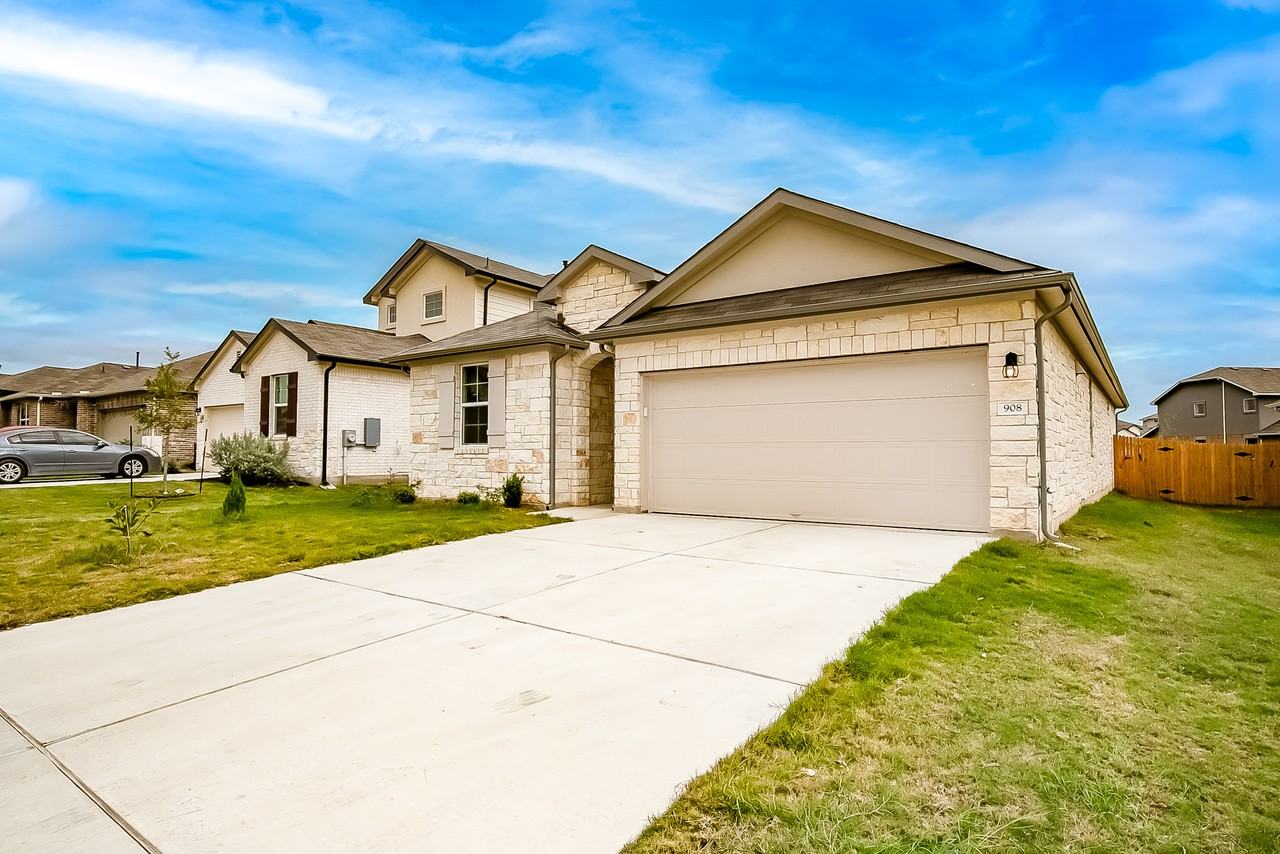 908 Vogel Dr - Photo 3 of 5