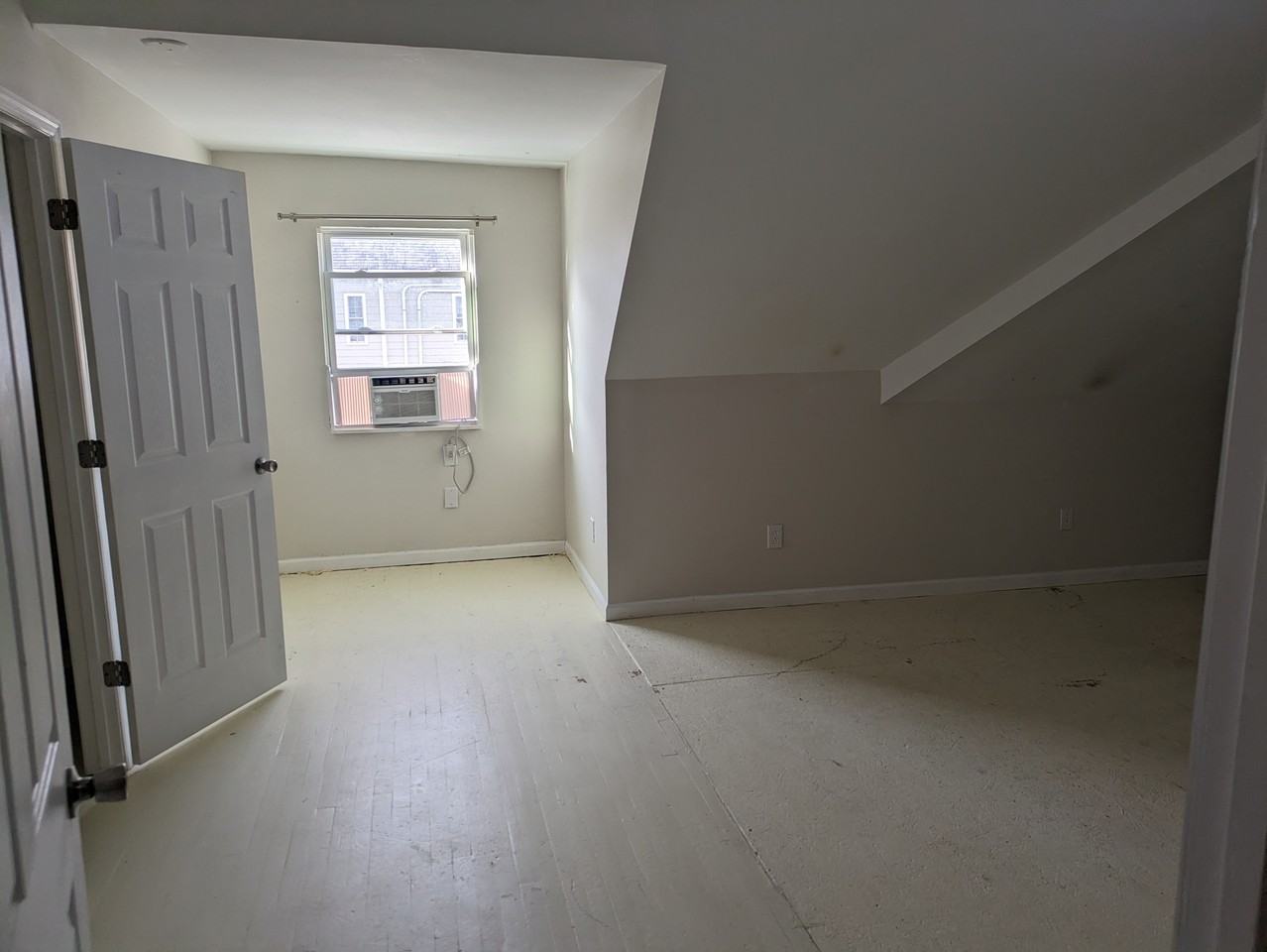 200 E Maxwell St #10 - Photo 2 of 11