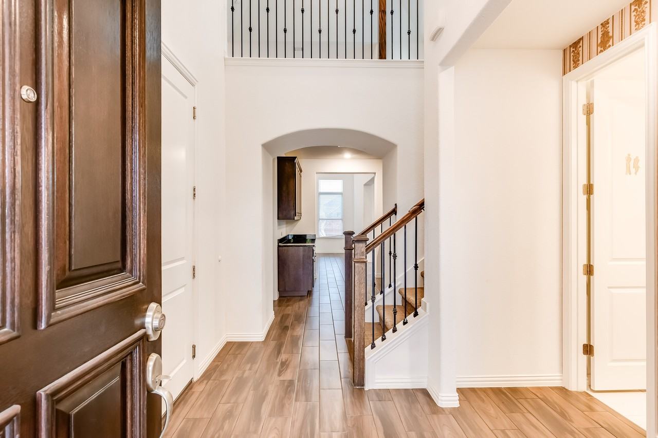 2908 Consuelo Way - Photo 7 of 11