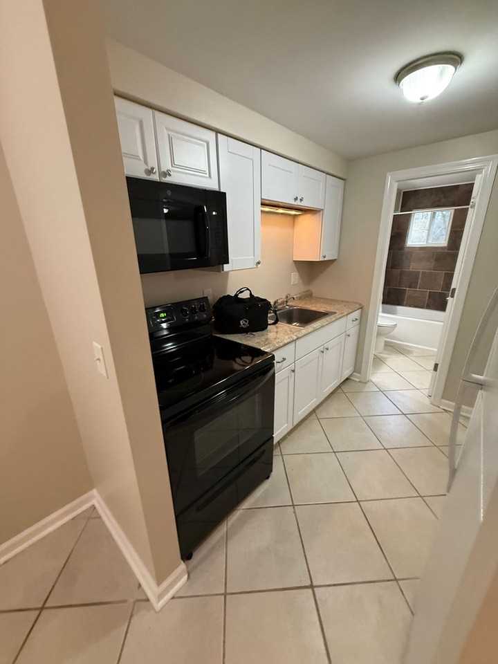 River Rock of Flushing Apartments - Photo 4 of 17